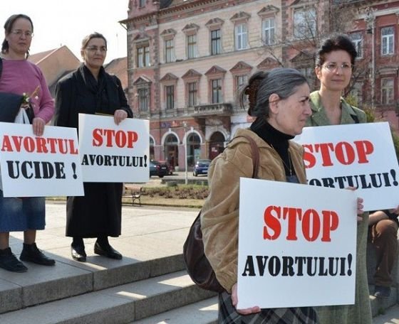 RAZBOIUL FEMEILOR IMPOTRIVA AVORTULUI