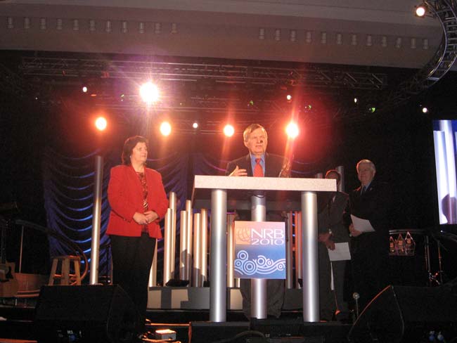 Alfa Omega Tv primeste premiul NRB 2010 International Television Ministry Award